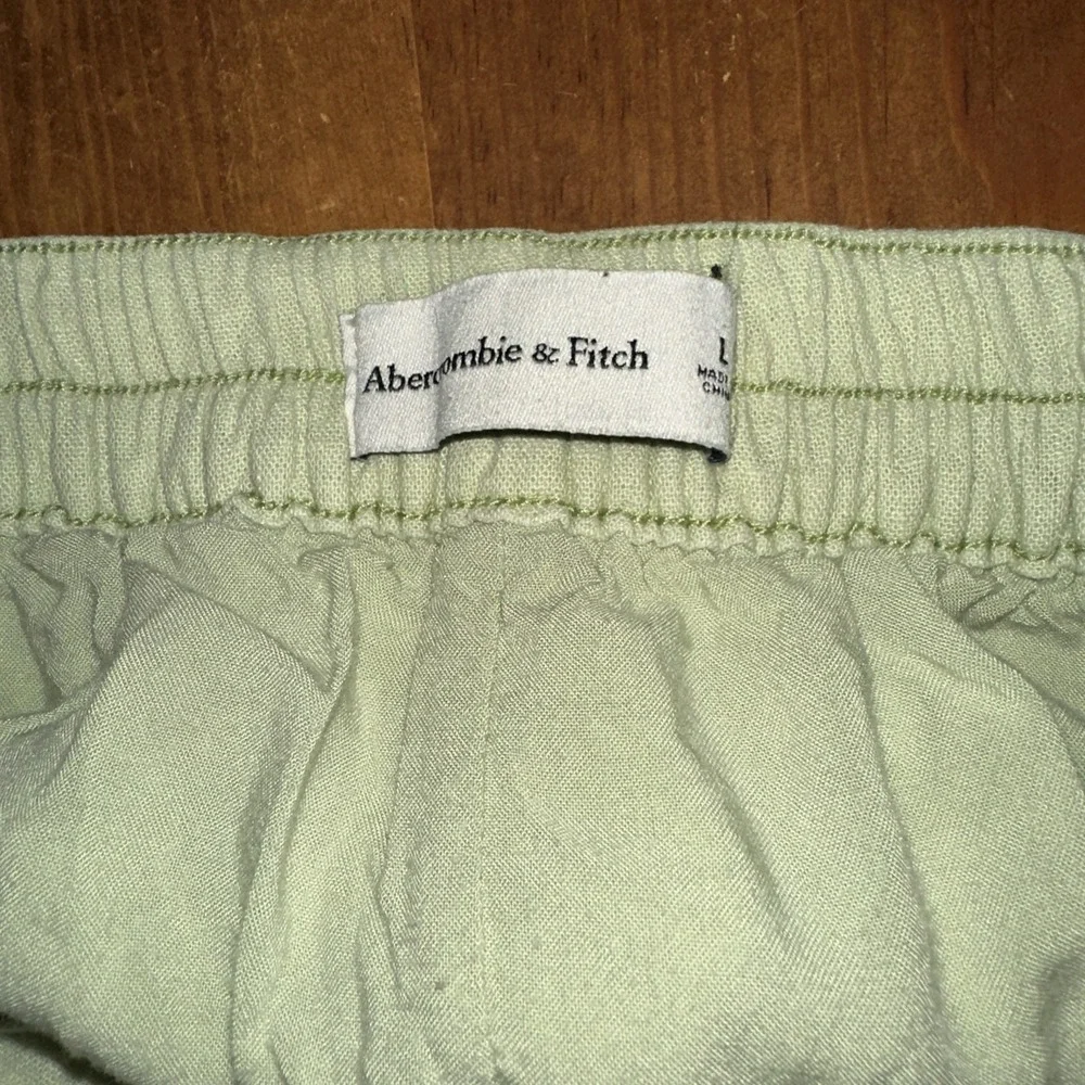 Abercrombie & Fitch Women's Linen Blend Shorts Size Large - Picture 2 of 4